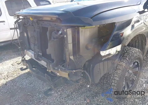 2017 Nissan Titan Xd Sv Gas z USA, uszkodzony, nr VIN 1N6AA1C3XHN558964